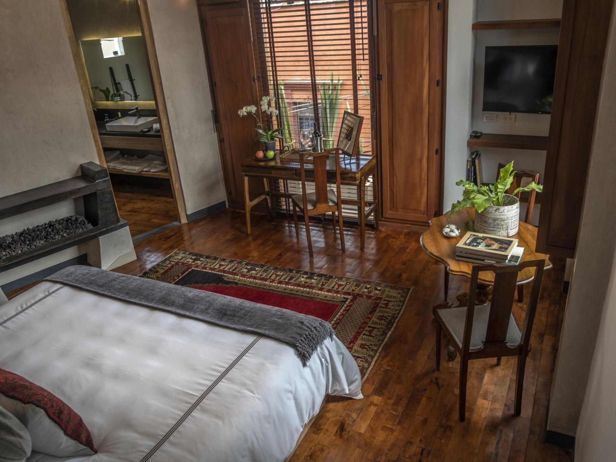 Casa No Name Small Luxury