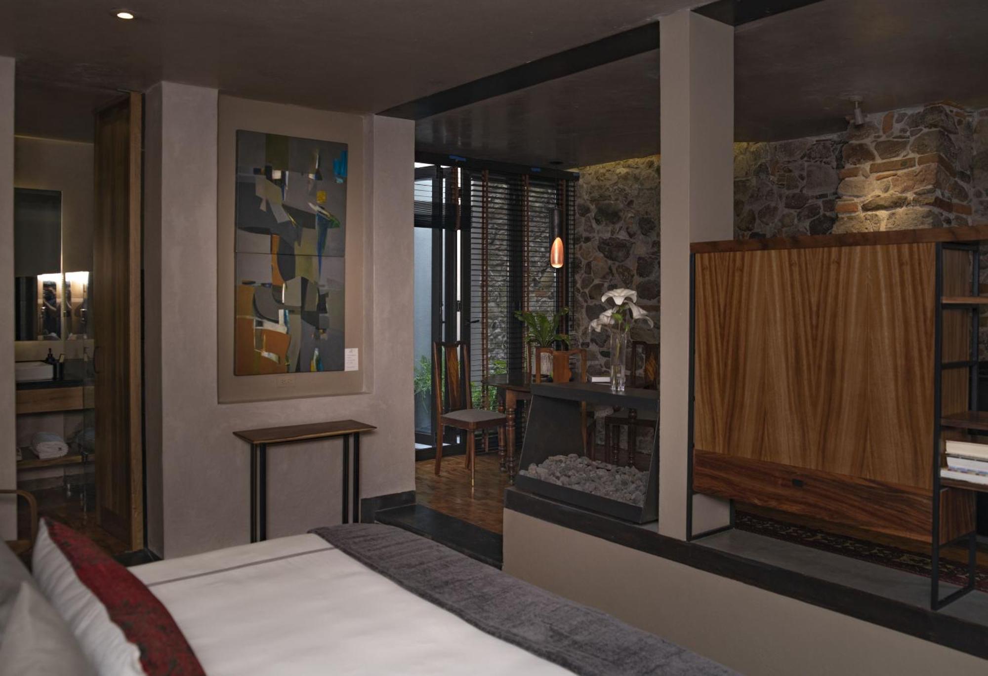 Casa No Name Small Luxury