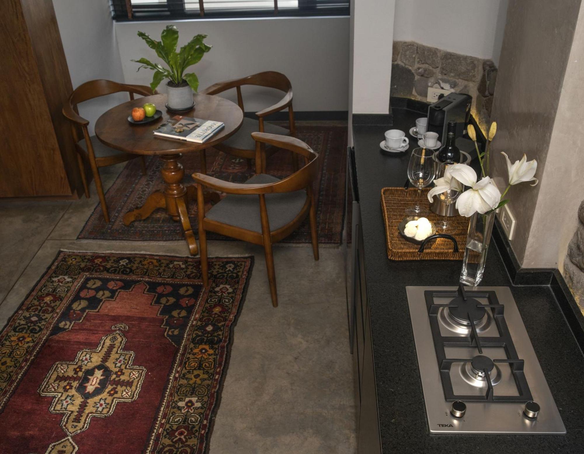 Casa No Name Small Luxury